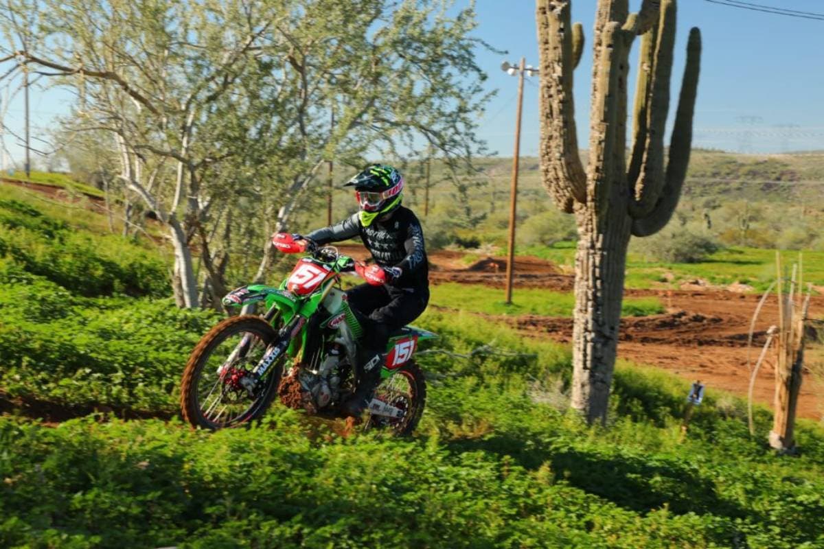 Cross country dirt shop bike racing