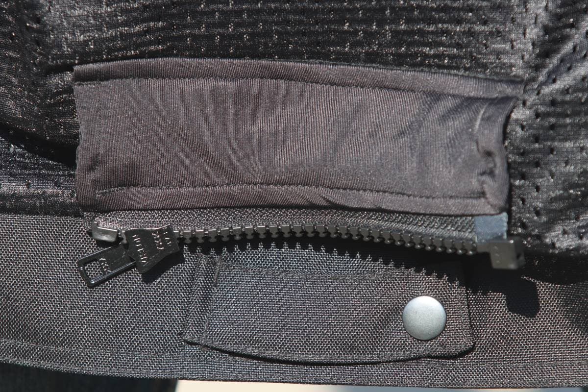 Zipper Pockets on the Noru Kaze Jacket